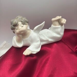 Angel Figurine Lladro 4541 Angel Laying Down Retired Figure